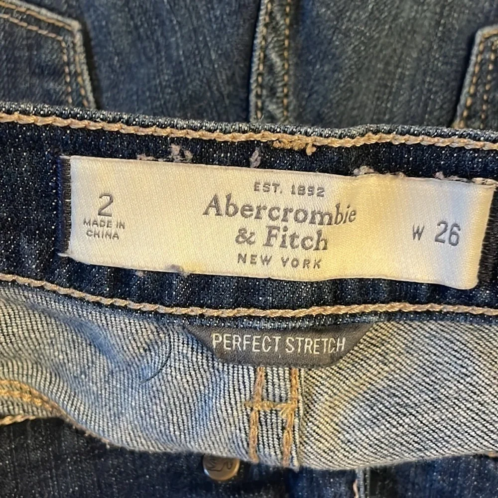 Abercrombie & Fitch Low Rise Denim Cut Off Shorts 26 / 2